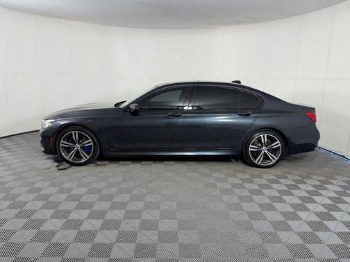 Singapore Gray Metallic 2019 BMW 740 i