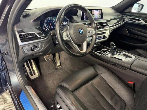 Singapore Gray Metallic 2019 BMW 740 i