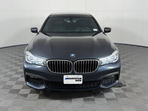 Singapore Gray Metallic 2019 BMW 740 i