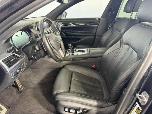 Singapore Gray Metallic 2019 BMW 740 i