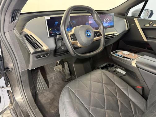 Mineral White Metallic 2023 BMW iX xDrive50