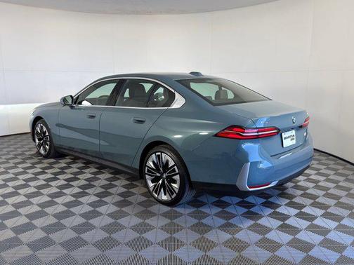 2025 BMW 540 i xDrive