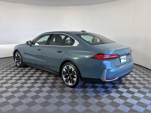 2025 BMW 540 i xDrive