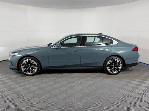 2025 BMW 540 i xDrive