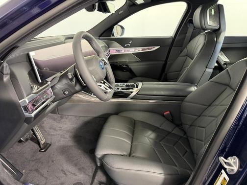 Tanzanite Blue II Metallic 2026 BMW 750e xDrive