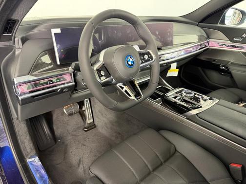 Tanzanite Blue II Metallic 2026 BMW 750e xDrive