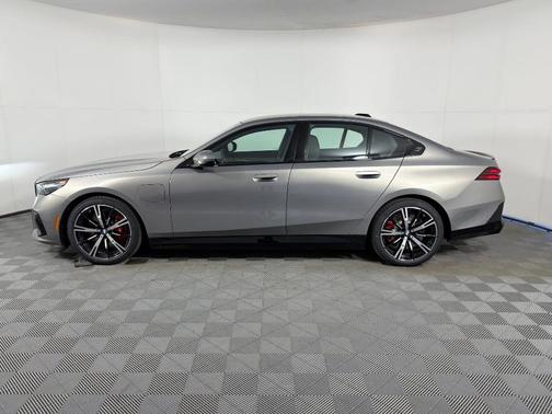 2026 BMW 550e xDrive