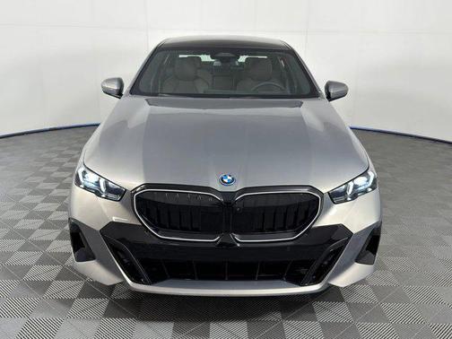 2026 BMW 550e xDrive
