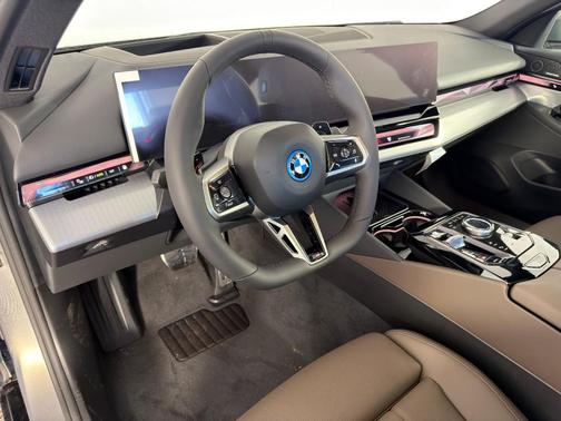 2026 BMW 550e xDrive