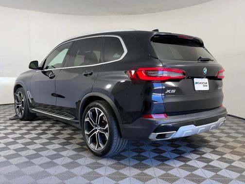 Black Sapphire Metallic 2023 BMW X5 sDrive40i
