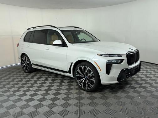 Mineral White Metallic 2027 BMW X7 xDrive40i