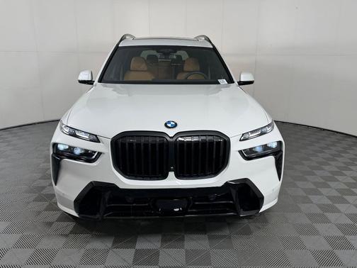 Mineral White Metallic 2027 BMW X7 xDrive40i