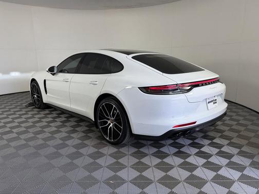 2021 Porsche Panamera RWD