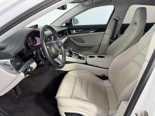 2021 Porsche Panamera RWD