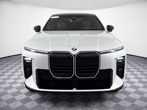 Mineral White Metallic 2027 BMW 740 i xDrive