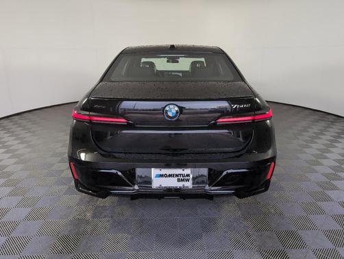 2025 BMW 750e xDrive