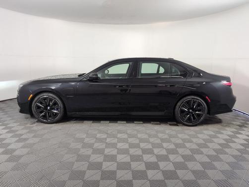 2025 BMW 750e xDrive