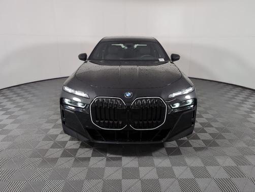 2025 BMW 750e xDrive