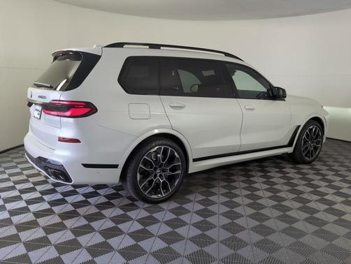 2026 BMW X7 M60i