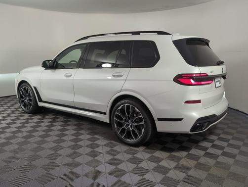 2026 BMW X7 M60i