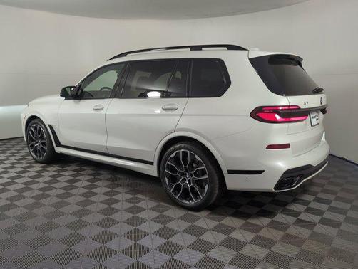 2026 BMW X7 M60i