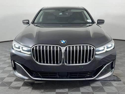 2022 BMW 740 i