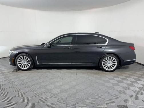 2022 BMW 740 i