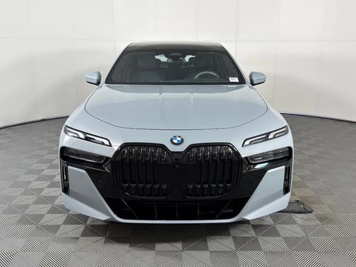 2023 BMW 740 i