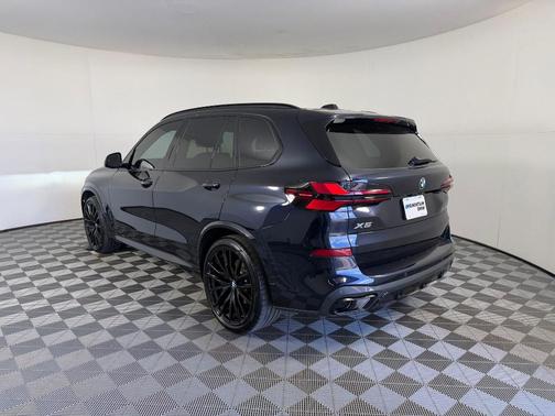Carbon Black Metallic 2024 BMW X5 xDrive40i