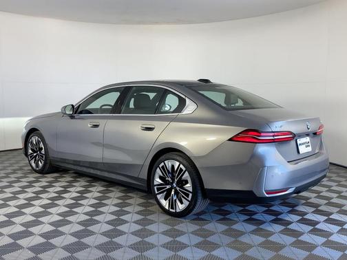 2025 BMW 540 i xDrive