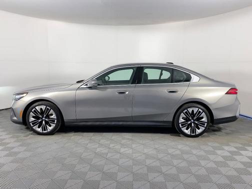 2025 BMW 540 i xDrive