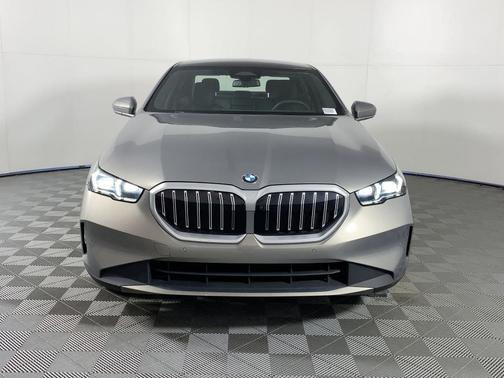 2025 BMW 540 i xDrive