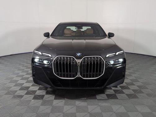2026 BMW 740 i