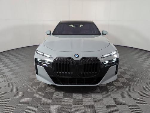 2025 BMW 760 760i xDrive