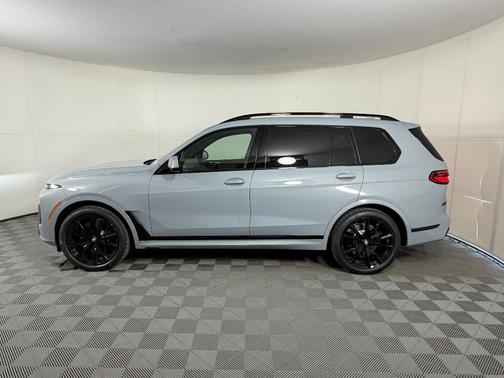 Gray Metallic 2027 BMW X7 xDrive40i