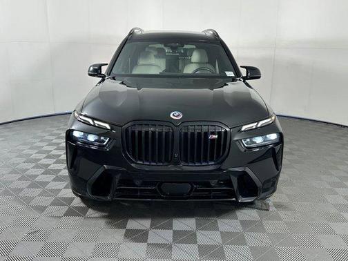 2023 BMW X7 M60i