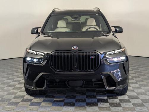 2023 BMW X7 M60i