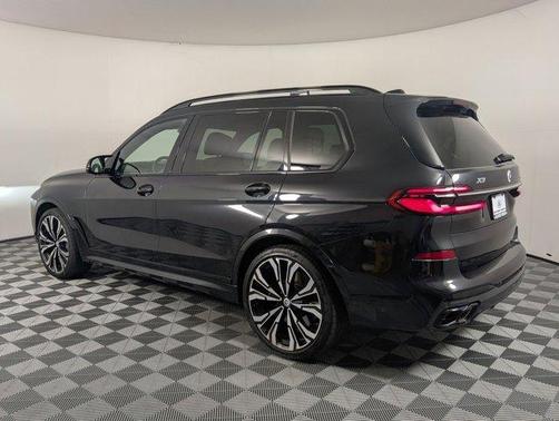 2023 BMW X7 M60i