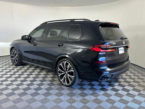 2023 BMW X7 M60i