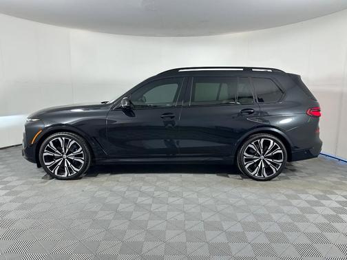 2023 BMW X7 M60i