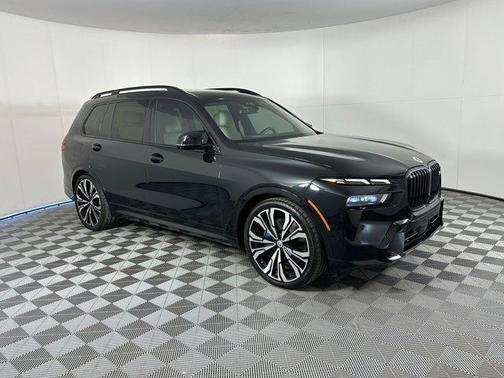 2023 BMW X7 M60i