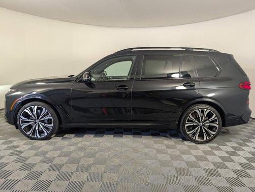 2023 BMW X7 M60i