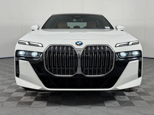 2023 BMW 740 i
