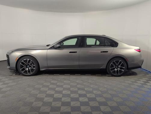 2026 BMW 740 i