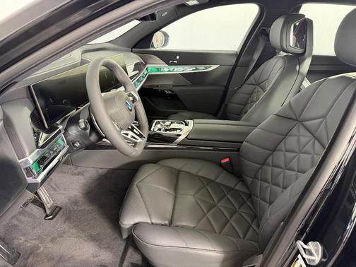 Black Sapphire Metallic 2026 BMW 740 i xDrive