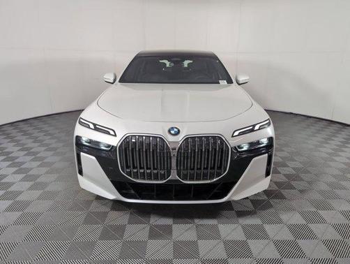 2025 BMW 740 i