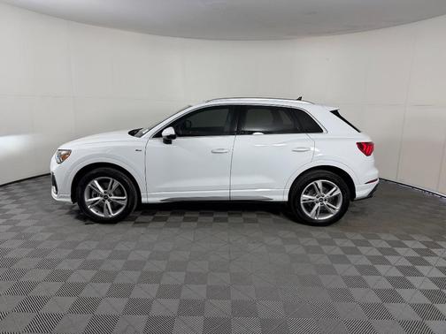Glacier White Metallic 2023 Audi Q3 45 S line Premium Plus