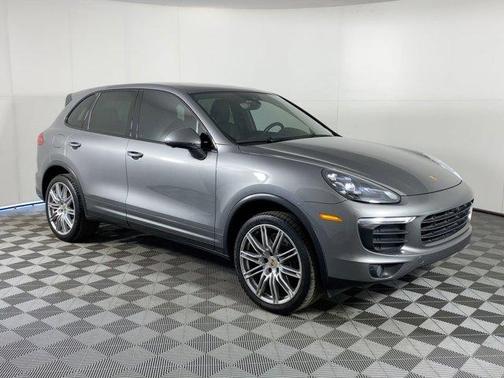 2017 Porsche Cayenne Base (Tiptronic)