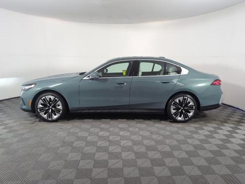 2025 BMW 530 i
