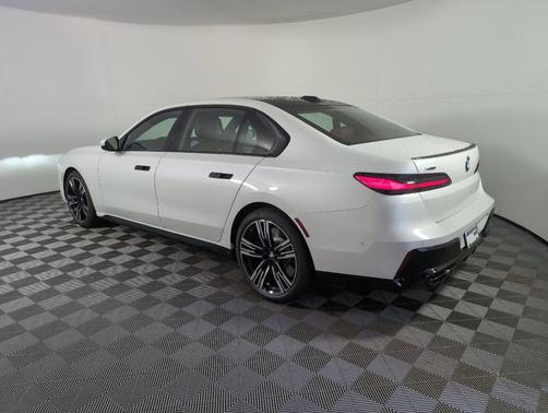 2025 BMW 760 760i xDrive